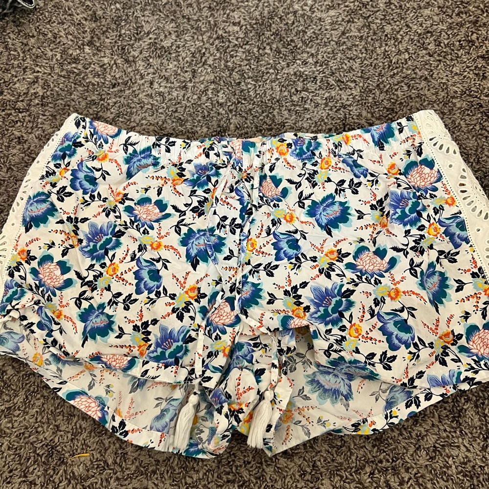 FLORAL SHORTS